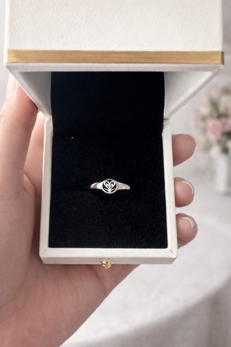 Heart Seal · Eternal Remembrance Pure Silver Ring 2